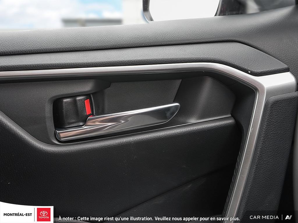 2025 Toyota RAV4 XLE in Charlemagne, Quebec - 12 - w1024h768px