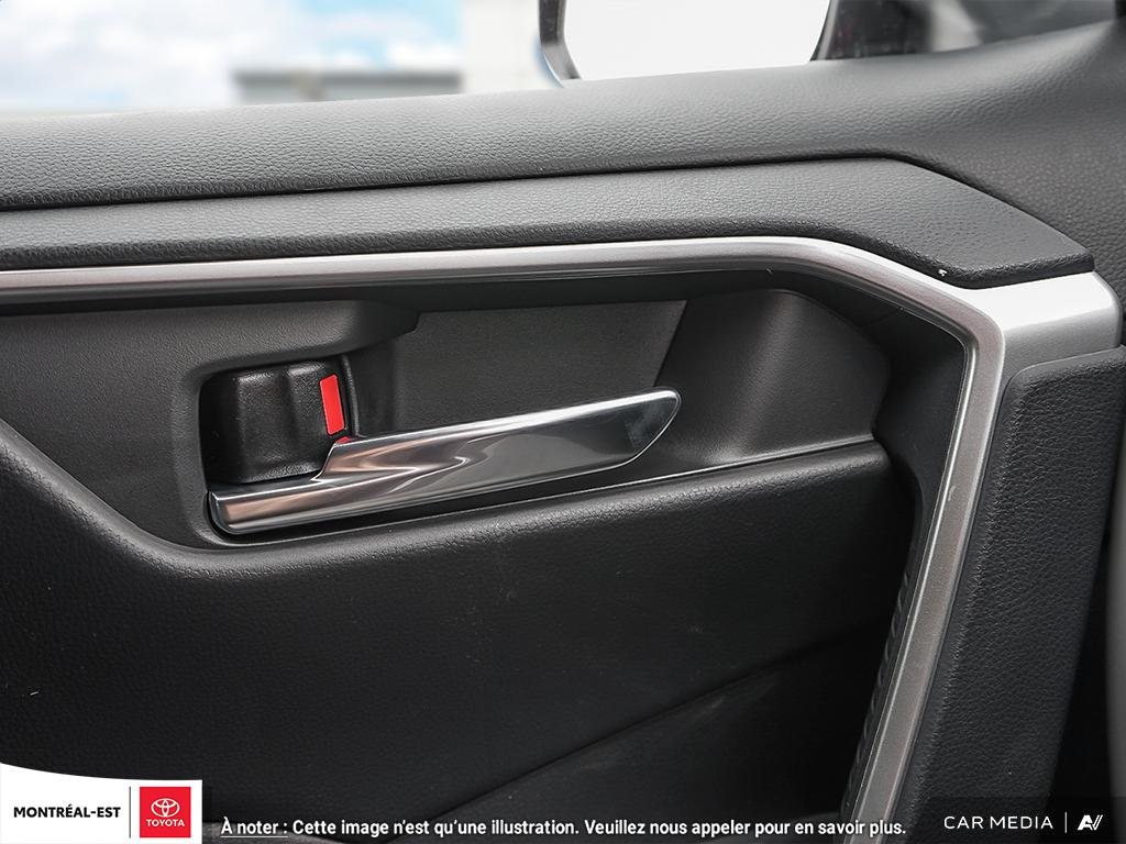 2025 Toyota RAV4 XLE in Charlemagne, Quebec - 12 - w1024h768px