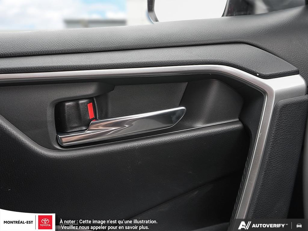 2025 Toyota RAV4 XLE in Charlemagne, Quebec - 12 - w1024h768px