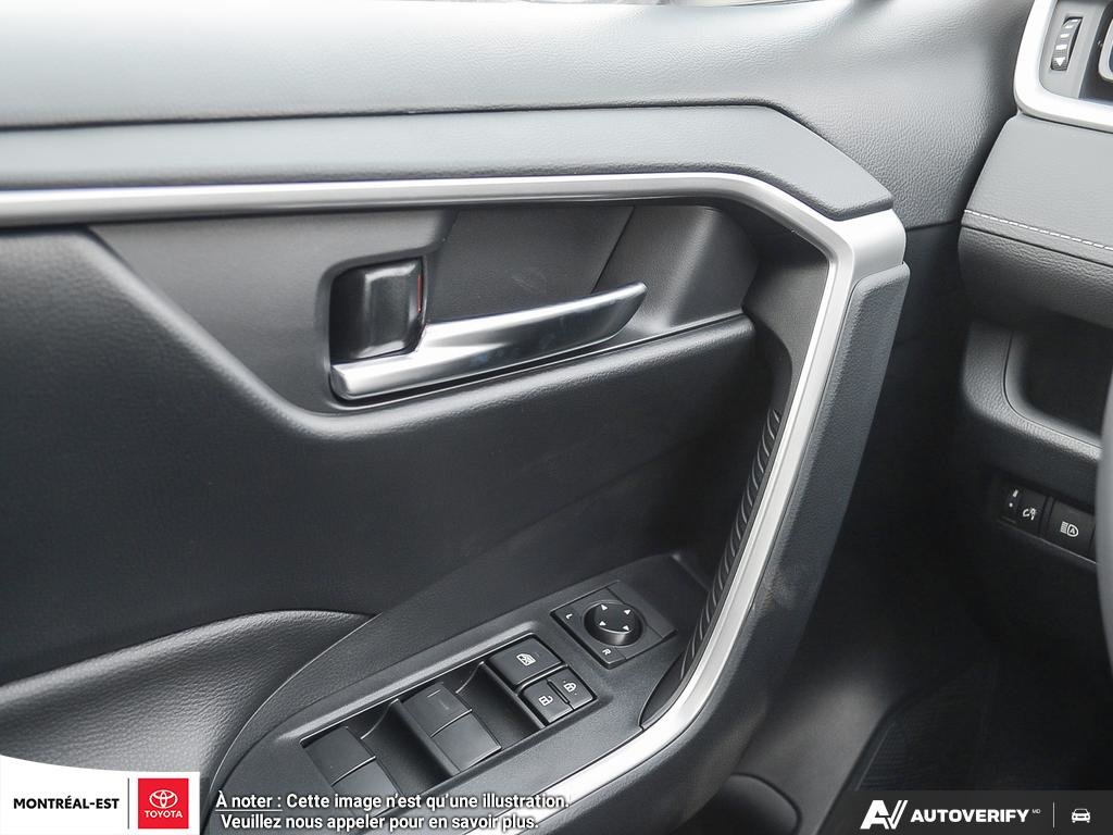 2025 Toyota RAV4 XLE in Charlemagne, Quebec - 12 - w1024h768px