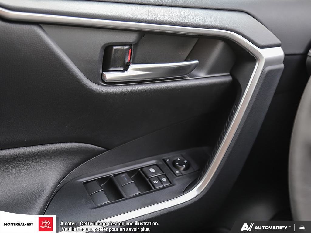 2025 Toyota RAV4 XLE in Charlemagne, Quebec - 12 - w1024h768px