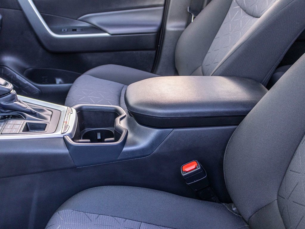 2025 Toyota RAV4 XLE in Charlemagne, Quebec - 30 - w1024h768px
