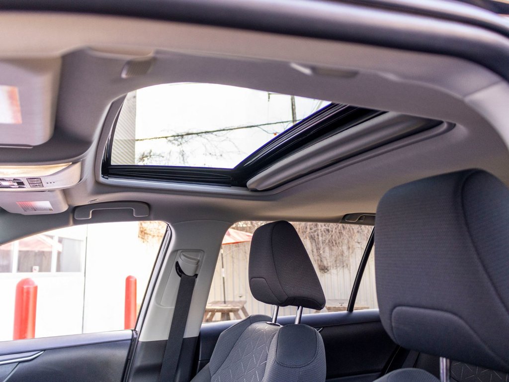 2025 Toyota RAV4 XLE in Charlemagne, Quebec - 29 - w1024h768px