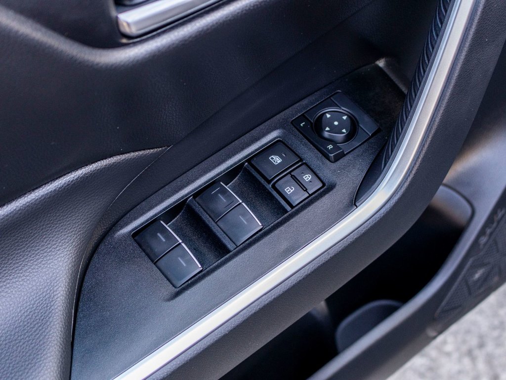 2025 Toyota RAV4 XLE in Charlemagne, Quebec - 32 - w1024h768px