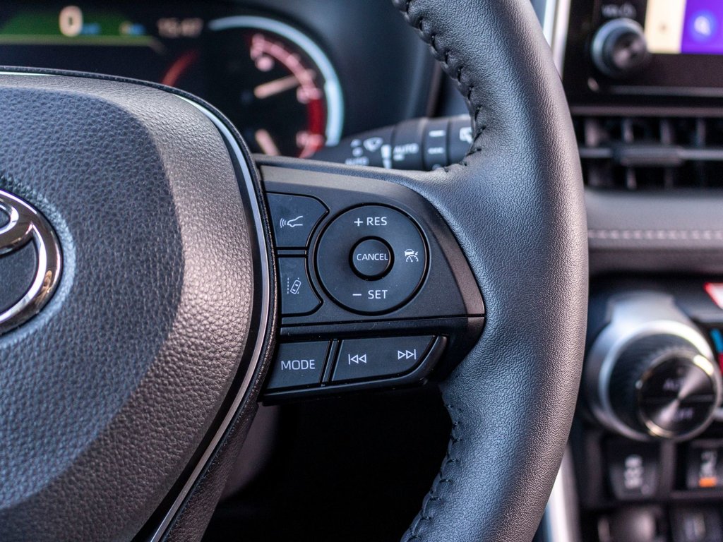 2025 Toyota RAV4 XLE in Charlemagne, Quebec - 13 - w1024h768px