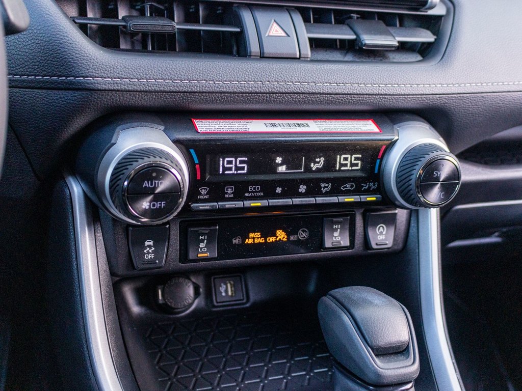2025 Toyota RAV4 XLE in Charlemagne, Quebec - 15 - w1024h768px