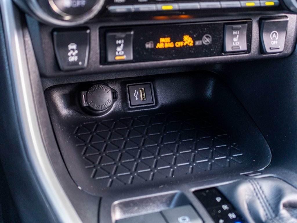 2025 Toyota RAV4 XLE in Charlemagne, Quebec - 18 - w1024h768px