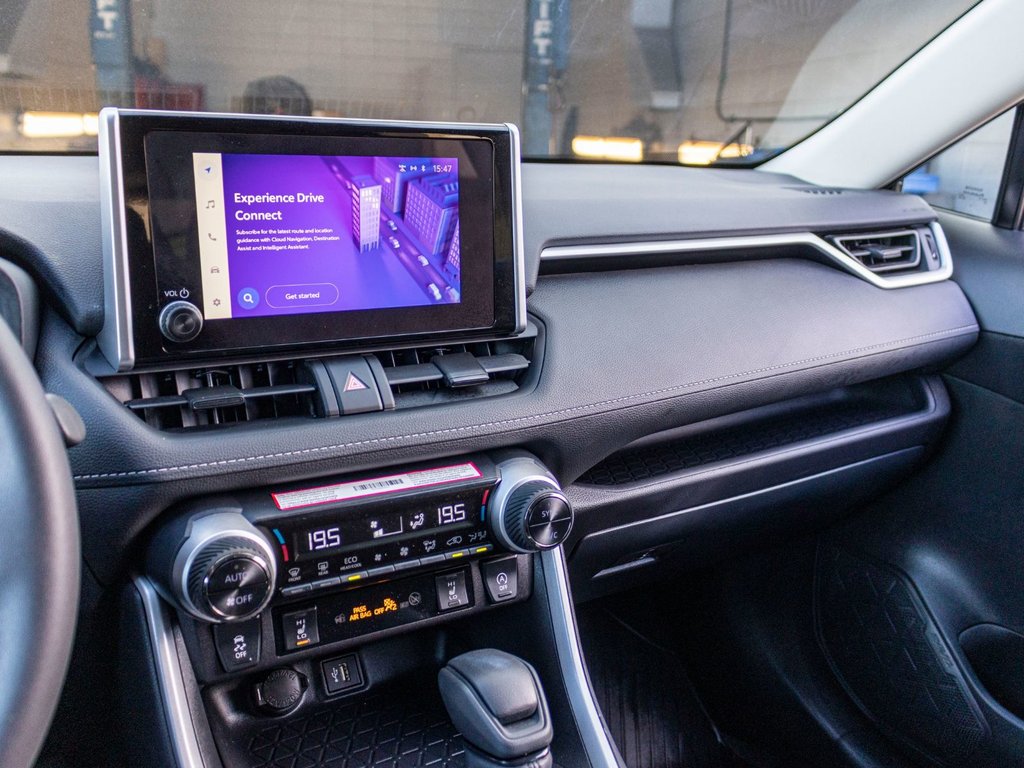 2025 Toyota RAV4 XLE in Charlemagne, Quebec - 14 - w1024h768px