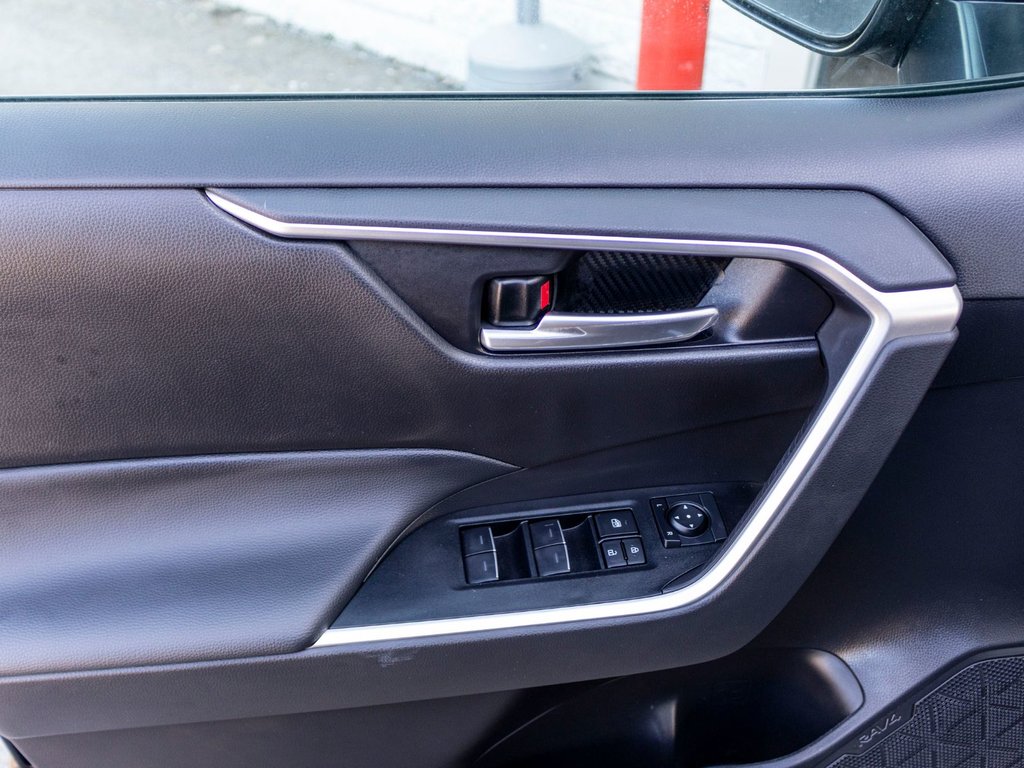 2025 Toyota RAV4 XLE in Charlemagne, Quebec - 31 - w1024h768px