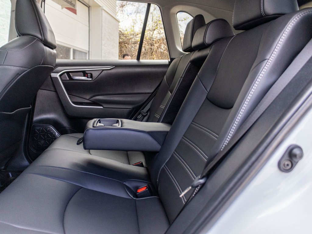 Toyota RAV4 XLE PREMIUM **JAMAIS ACCIDENTÉ+CUIR+TOIT+19PO** 2025 à Saint-Jérôme, Québec - 32 - w1024h768px