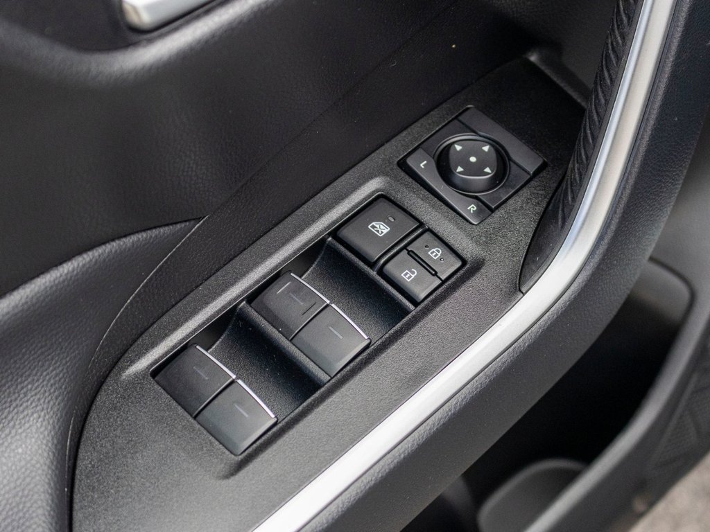 Toyota RAV4 XLE PREMIUM **JAMAIS ACCIDENTÉ+CUIR+TOIT+19PO** 2025 à Saint-Jérôme, Québec - 31 - w1024h768px