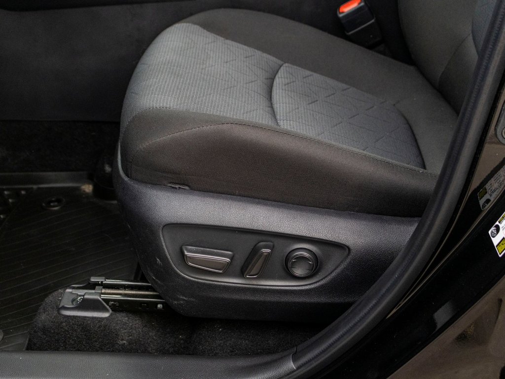 Toyota RAV4 XLE 2025 à Saint-Jérôme, Québec - 25 - w1024h768px