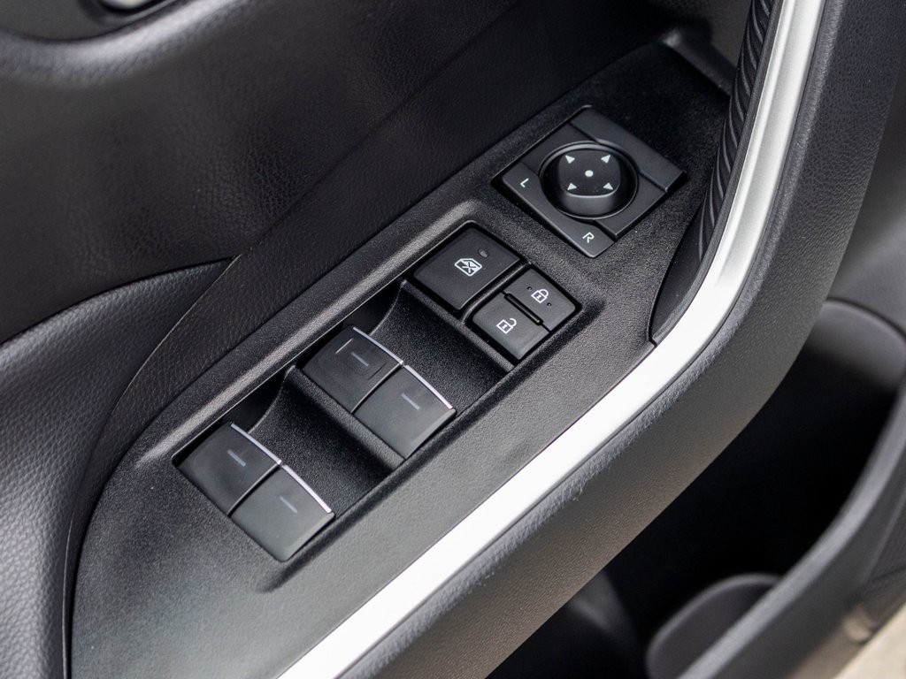 Toyota RAV4 XLE AWD **JAMAIS ACCIDENTÉ+TOIT+CARPLAY+MAG** 2025 à Charlemagne, Québec - 30 - w1024h768px