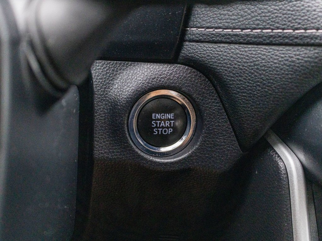 Toyota RAV4 XLE AWD **JAMAIS ACCIDENTÉ+TOIT+CARPLAY+MAG** 2025 à Charlemagne, Québec - 21 - w1024h768px
