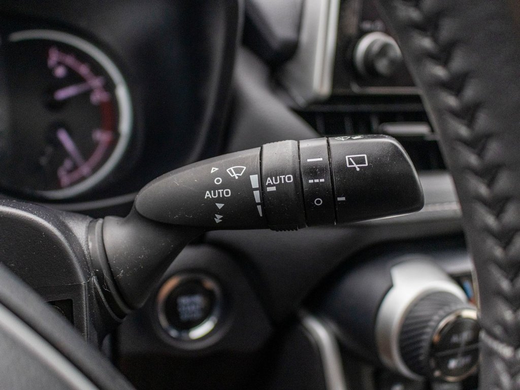 Toyota RAV4 XLE AWD **JAMAIS ACCIDENTÉ+TOIT+CARPLAY+MAG** 2025 à Charlemagne, Québec - 20 - w1024h768px