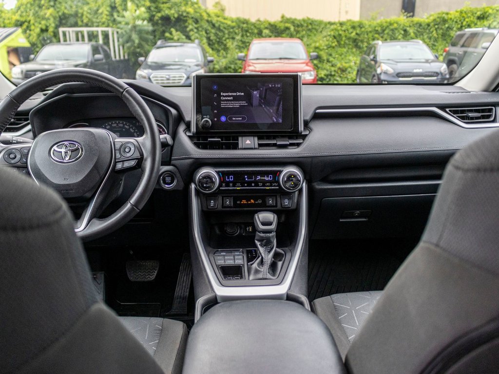 Toyota RAV4 XLE AWD **JAMAIS ACCIDENTÉ+TOIT+CARPLAY+MAG** 2025 à Charlemagne, Québec - 23 - w1024h768px