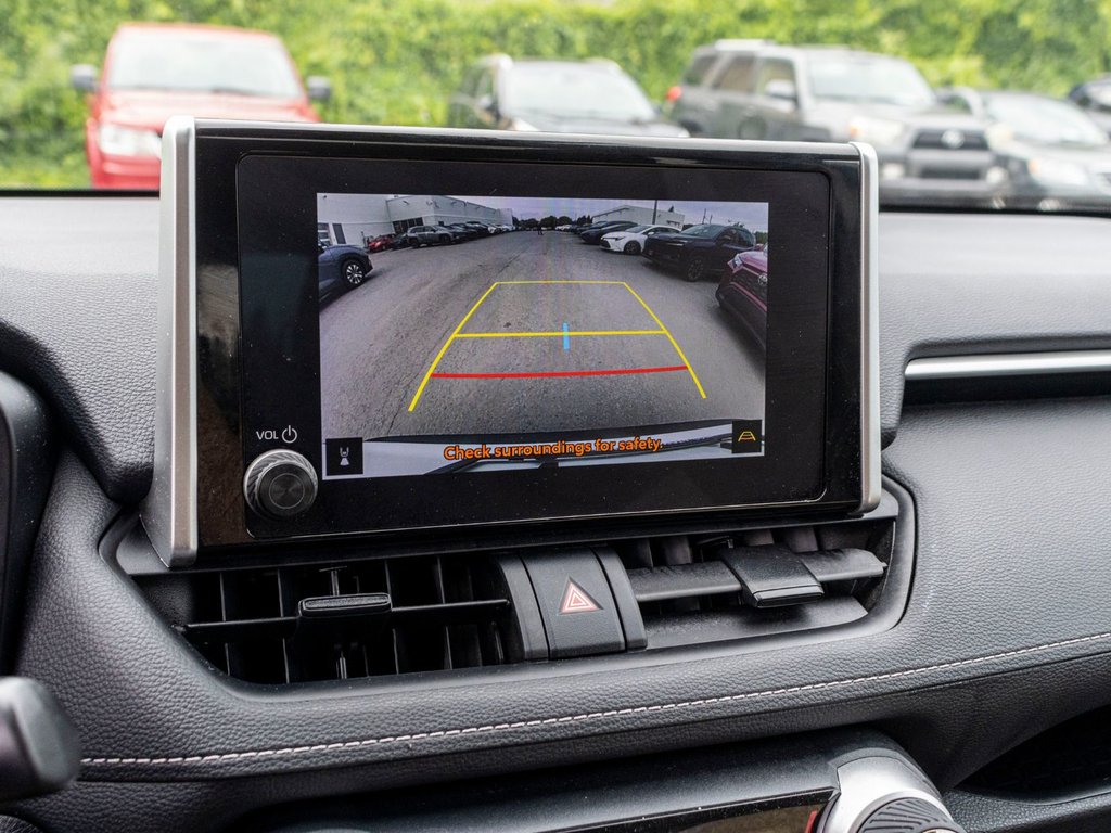 Toyota RAV4 XLE AWD **JAMAIS ACCIDENTÉ+TOIT+CARPLAY+MAG** 2025 à Charlemagne, Québec - 17 - w1024h768px