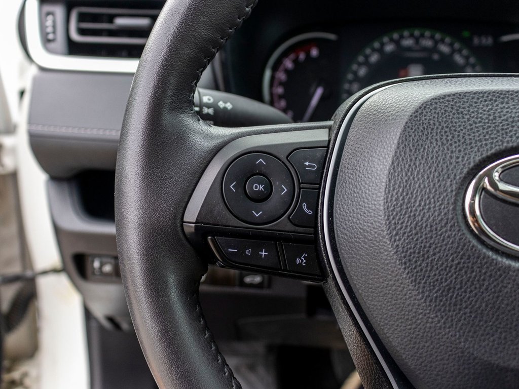 Toyota RAV4 XLE AWD **JAMAIS ACCIDENTÉ+TOIT+CARPLAY+MAG** 2025 à Charlemagne, Québec - 11 - w1024h768px