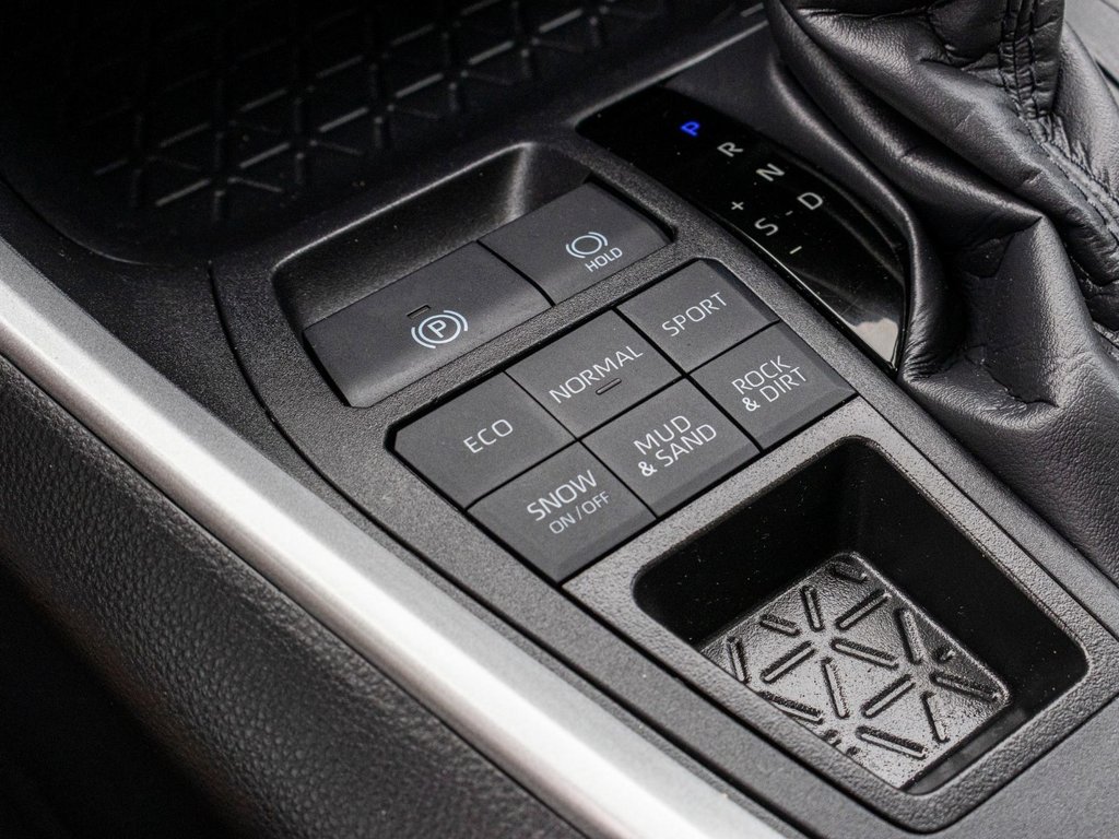 Toyota RAV4 XLE AWD **JAMAIS ACCIDENTÉ+TOIT+CARPLAY+MAG** 2025 à Charlemagne, Québec - 16 - w1024h768px
