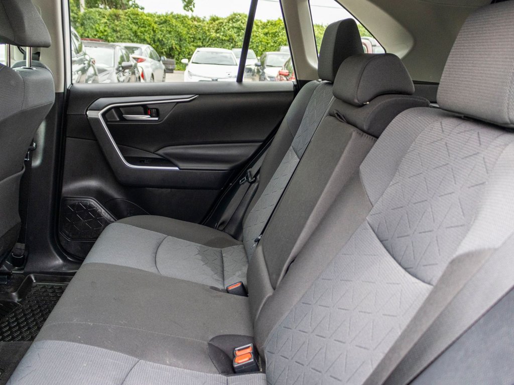 Toyota RAV4 XLE AWD **JAMAIS ACCIDENTÉ+TOIT+CARPLAY+MAG** 2025 à Charlemagne, Québec - 28 - w1024h768px