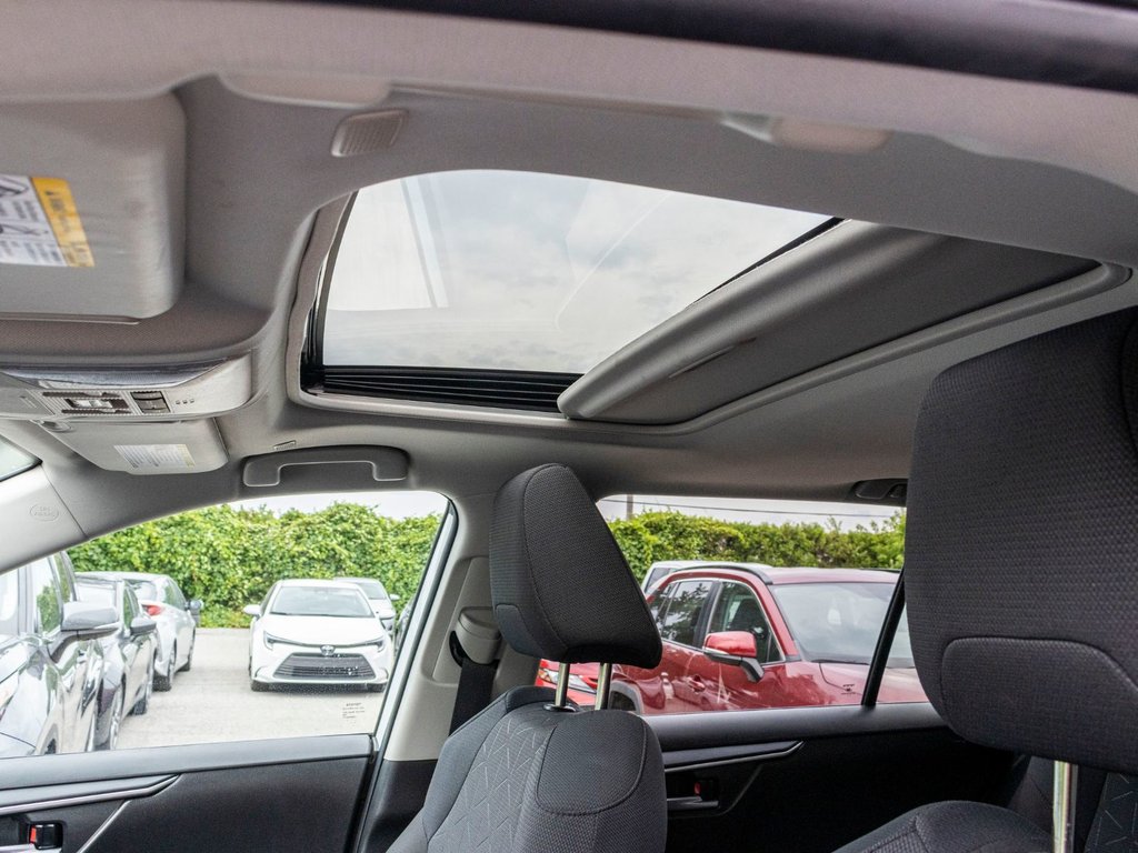 Toyota RAV4 XLE AWD **JAMAIS ACCIDENTÉ+TOIT+CARPLAY+MAG** 2025 à Charlemagne, Québec - 27 - w1024h768px