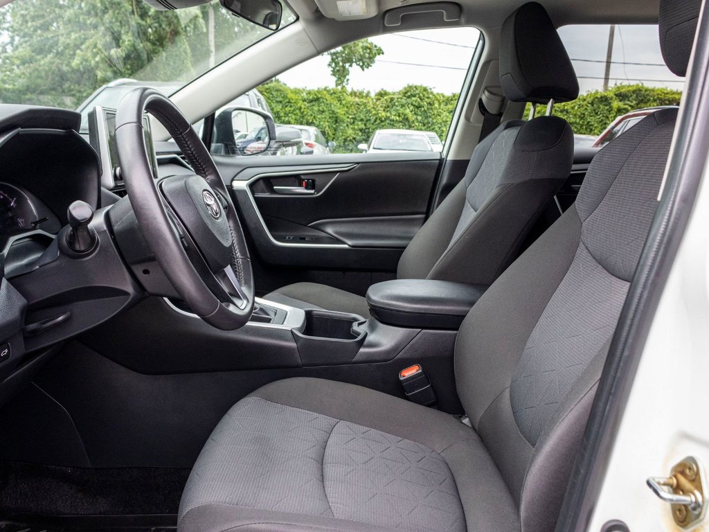 Toyota RAV4 XLE AWD **JAMAIS ACCIDENTÉ+TOIT+CARPLAY+MAG** 2025 à Charlemagne, Québec - 24 - w1024h768px