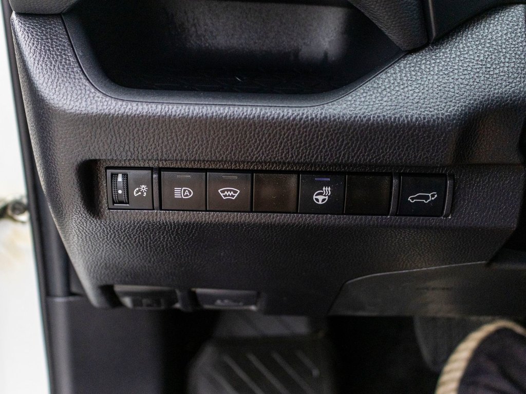 Toyota RAV4 XLE AWD **JAMAIS ACCIDENTÉ+TOIT+CARPLAY+MAG** 2025 à Charlemagne, Québec - 22 - w1024h768px