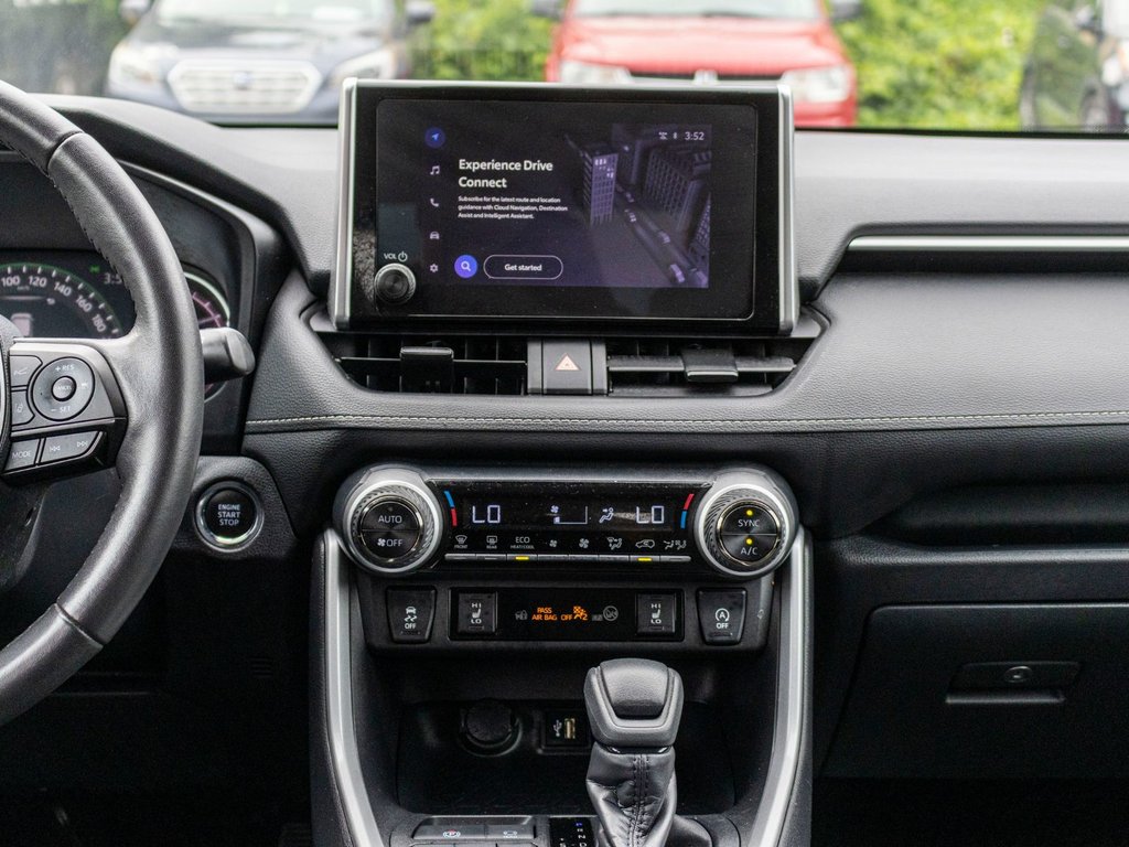 Toyota RAV4 XLE AWD **JAMAIS ACCIDENTÉ+TOIT+CARPLAY+MAG** 2025 à Charlemagne, Québec - 9 - w1024h768px