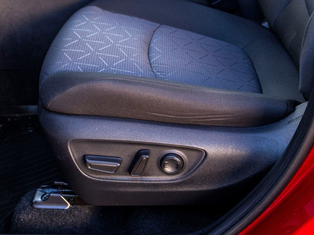 Toyota RAV4 XLE AWD **JAMAIS ACCIDENTÉ+TOIT+CARPLAY+MAG** 2025 à Saint-Jérôme, Québec - 25 - w1024h768px