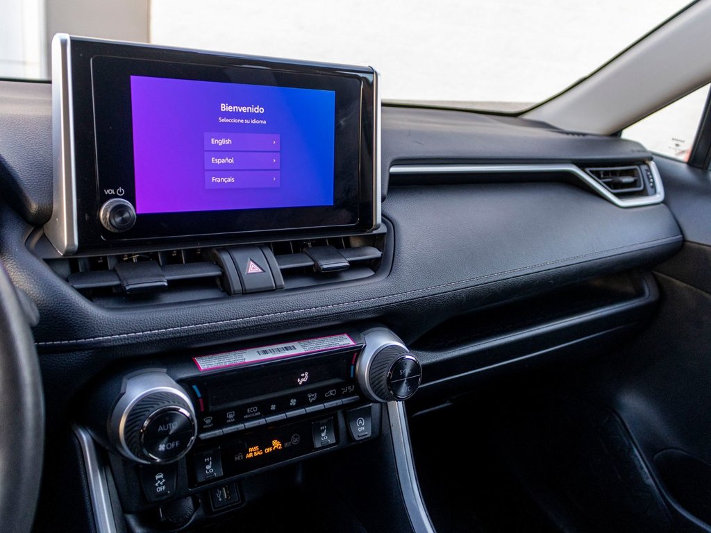 Toyota RAV4 XLE AWD **JAMAIS ACCIDENTÉ+TOIT+CARPLAY+MAG** 2025 à Saint-Jérôme, Québec - 13 - w1024h768px