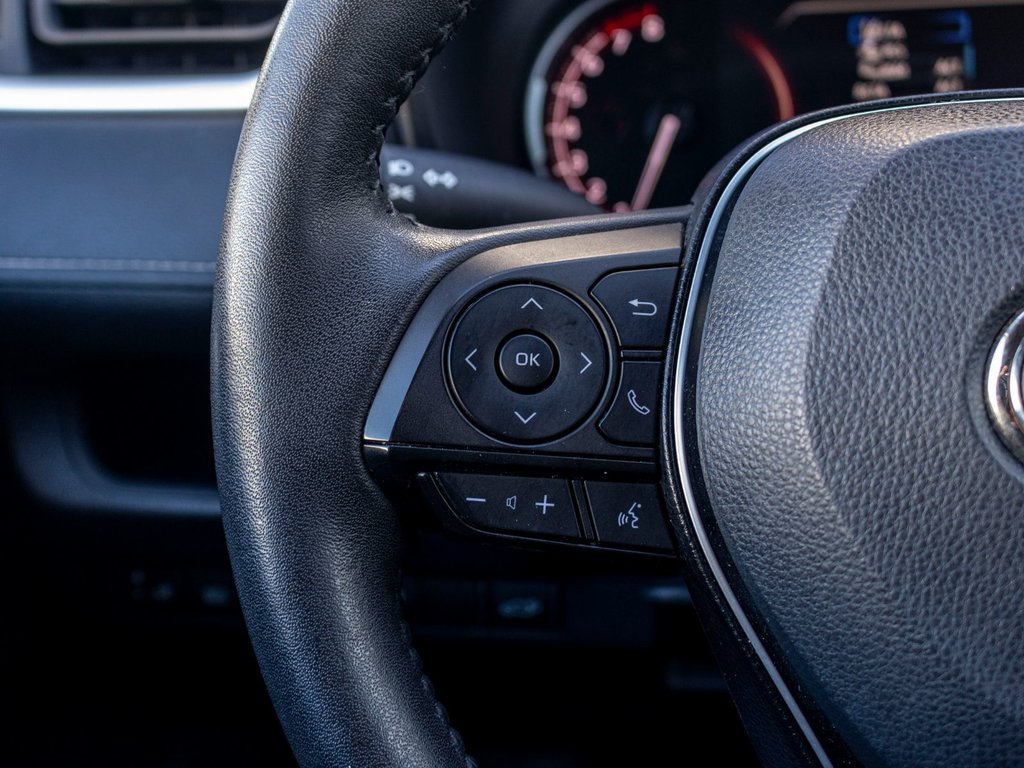 Toyota RAV4 XLE AWD **JAMAIS ACCIDENTÉ+TOIT+CARPLAY+MAG** 2025 à Saint-Jérôme, Québec - 11 - w1024h768px