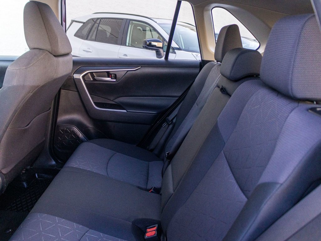 Toyota RAV4 XLE AWD **JAMAIS ACCIDENTÉ+TOIT+CARPLAY+MAG** 2025 à Saint-Jérôme, Québec - 30 - w1024h768px