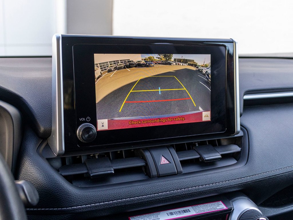 Toyota RAV4 XLE AWD **JAMAIS ACCIDENTÉ+TOIT+CARPLAY+MAG** 2025 à Saint-Jérôme, Québec - 15 - w1024h768px