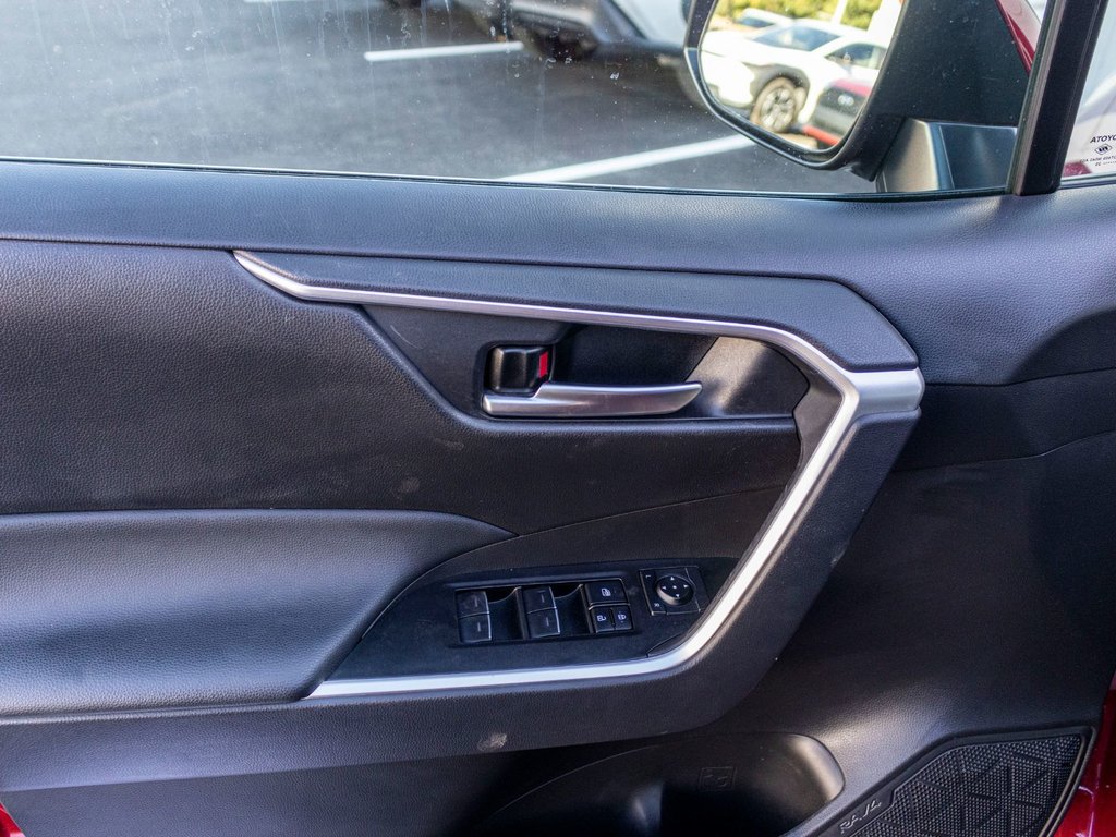 Toyota RAV4 XLE AWD **JAMAIS ACCIDENTÉ+TOIT+CARPLAY+MAG** 2025 à Saint-Jérôme, Québec - 28 - w1024h768px