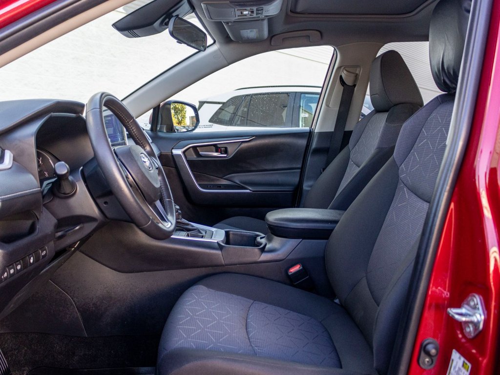Toyota RAV4 XLE AWD **JAMAIS ACCIDENTÉ+TOIT+CARPLAY+MAG** 2025 à Saint-Jérôme, Québec - 24 - w1024h768px