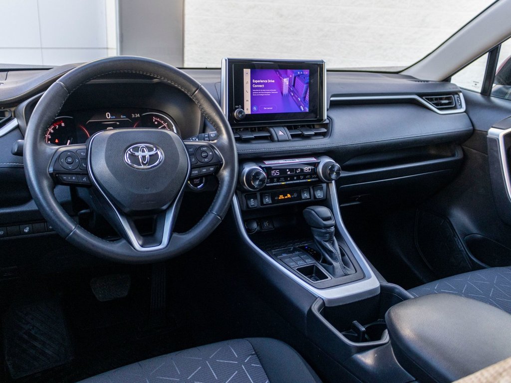 Toyota RAV4 XLE AWD **JAMAIS ACCIDENTÉ+TOIT+CARPLAY+MAG** 2025 à Saint-Jérôme, Québec - 7 - w1024h768px