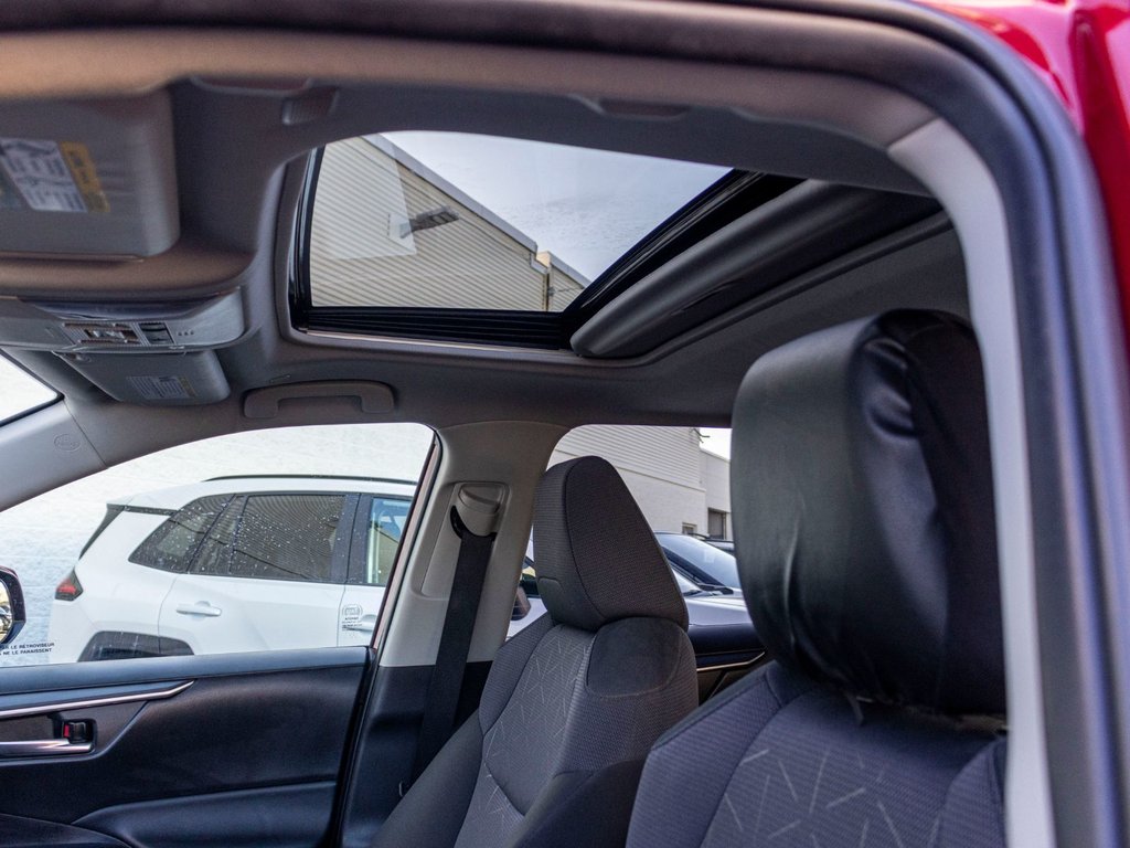 Toyota RAV4 XLE AWD **JAMAIS ACCIDENTÉ+TOIT+CARPLAY+MAG** 2025 à Saint-Jérôme, Québec - 27 - w1024h768px