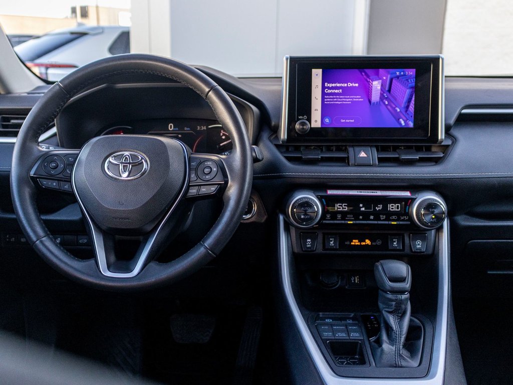 Toyota RAV4 XLE AWD **JAMAIS ACCIDENTÉ+TOIT+CARPLAY+MAG** 2025 à Saint-Jérôme, Québec - 8 - w1024h768px