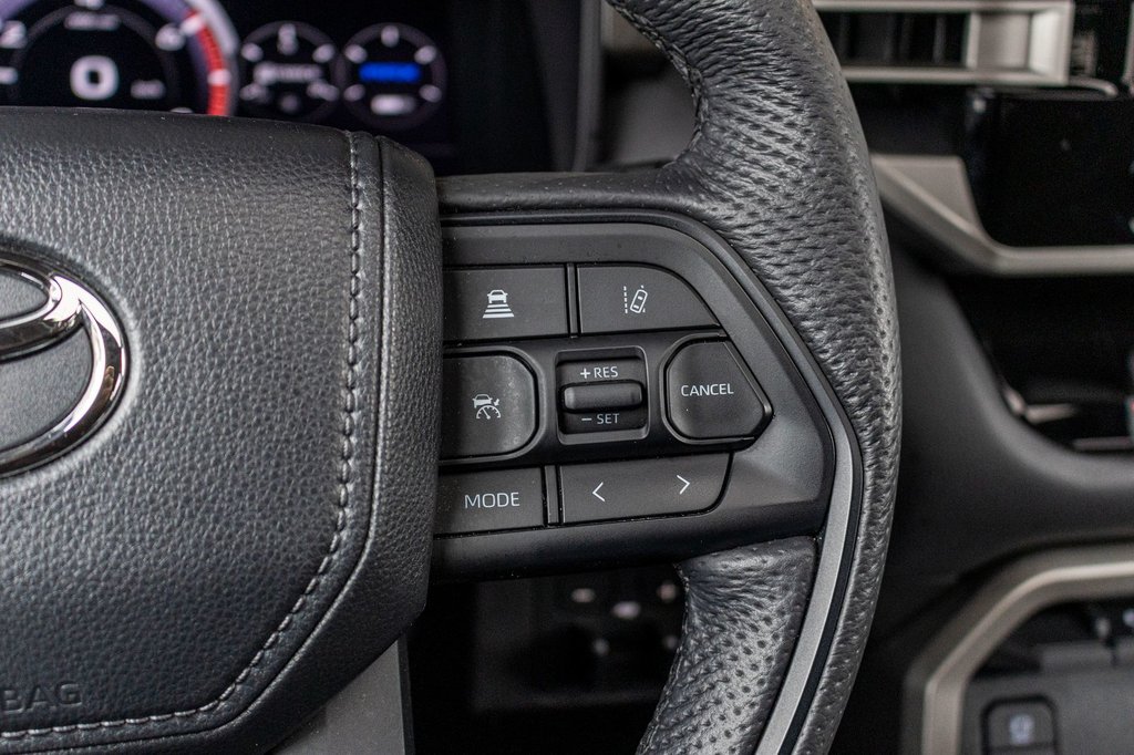 Toyota Sequoia  2025 à Saint-Jérôme, Québec - 12 - w1024h768px