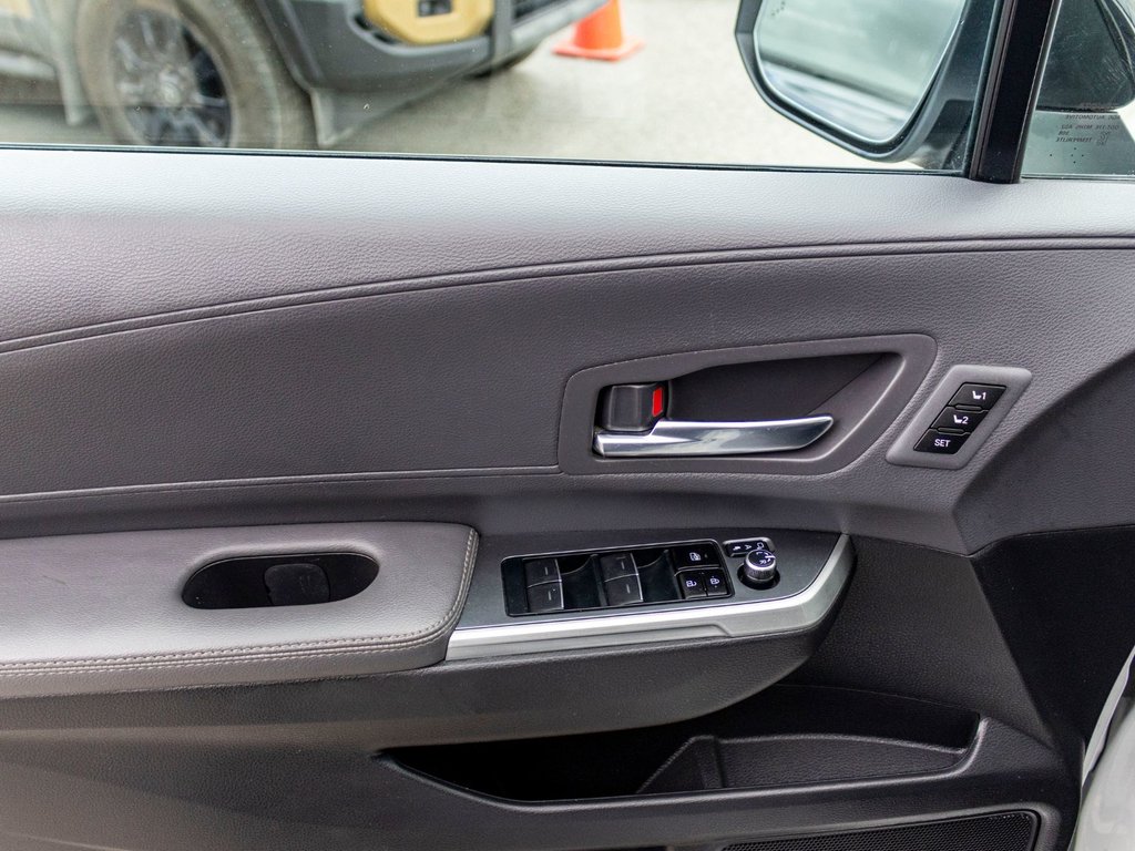 2023 Toyota Sienna hybride XSE AWD **25E ANNIVERSAIRE** in Charlemagne, Quebec - 30 - w1024h768px