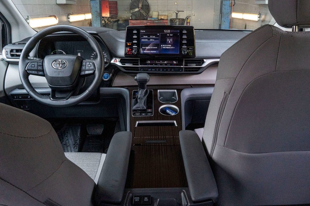 2023 Toyota Sienna hybride LE **JAMAIS ACCIDENTÉ+8 PASSAGERS+CAMÉRA+CARPLAY** in Charlemagne, Quebec - 19 - w1024h768px