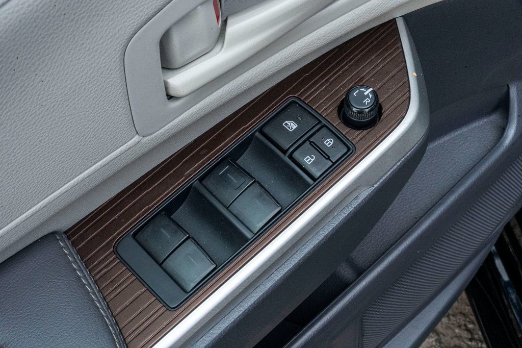 2023 Toyota Sienna hybride LE **JAMAIS ACCIDENTÉ+8 PASSAGERS+CAMÉRA+CARPLAY** in Charlemagne, Quebec - 23 - w1024h768px
