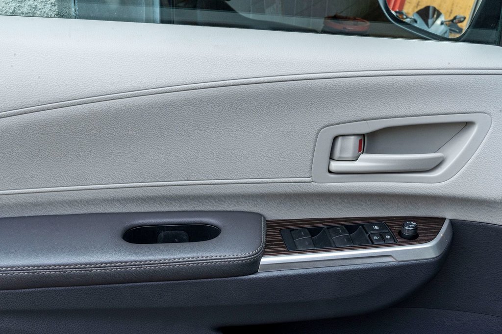 2023 Toyota Sienna hybride LE **JAMAIS ACCIDENTÉ+8 PASSAGERS+CAMÉRA+CARPLAY** in Charlemagne, Quebec - 22 - w1024h768px