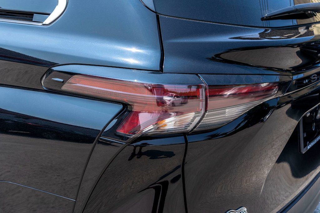 2023 Toyota Sienna hybride LE **JAMAIS ACCIDENTÉ+8 PASSAGERS+CAMÉRA+CARPLAY** in Charlemagne, Quebec - 29 - w1024h768px