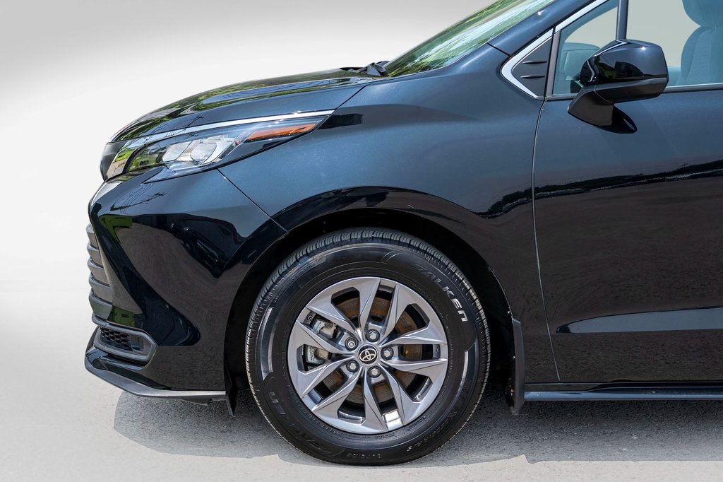 2023 Toyota Sienna hybride LE **JAMAIS ACCIDENTÉ+8 PASSAGERS+CAMÉRA+CARPLAY** in Charlemagne, Quebec - 31 - w1024h768px
