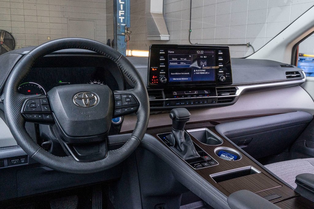 2023 Toyota Sienna hybride LE **JAMAIS ACCIDENTÉ+8 PASSAGERS+CAMÉRA+CARPLAY** in Charlemagne, Quebec - 6 - w1024h768px