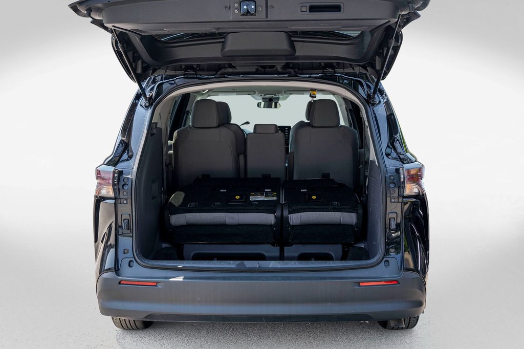 2023 Toyota Sienna hybride LE **JAMAIS ACCIDENTÉ+8 PASSAGERS+CAMÉRA+CARPLAY** in Charlemagne, Quebec - 25 - w1024h768px