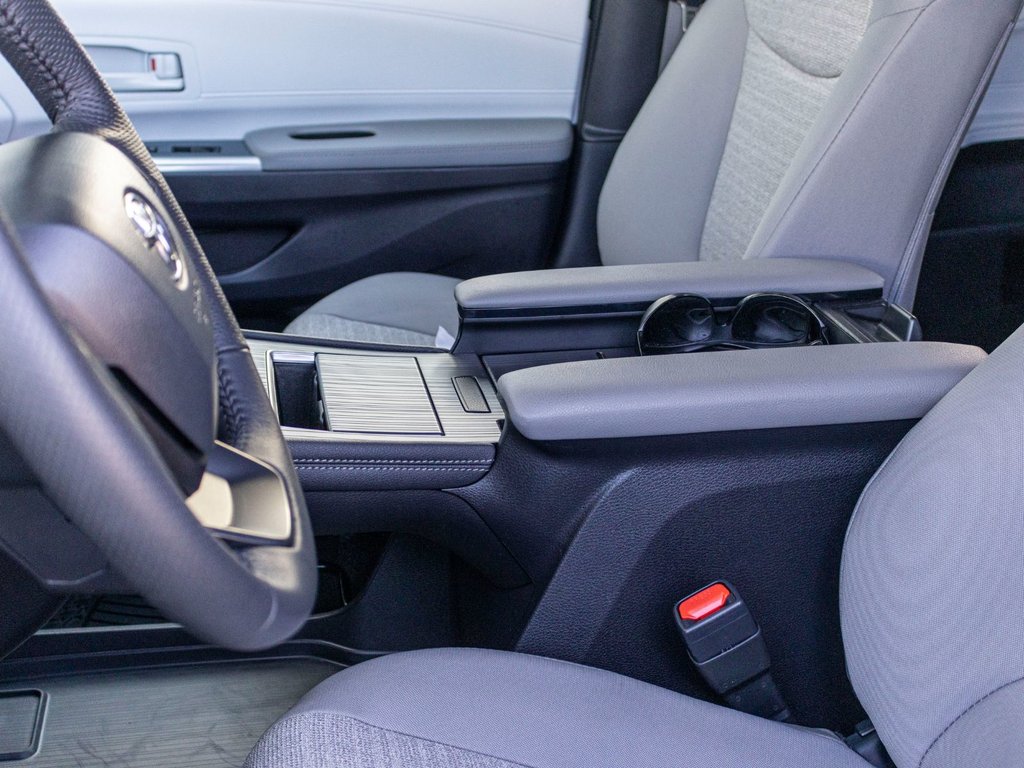 Toyota Sienna hybride LE AWD **JAMAIS ACCIDENTÉ+CARPLAY+CAMÉRA** 2025 à Saint-Jérôme, Québec - 28 - w1024h768px