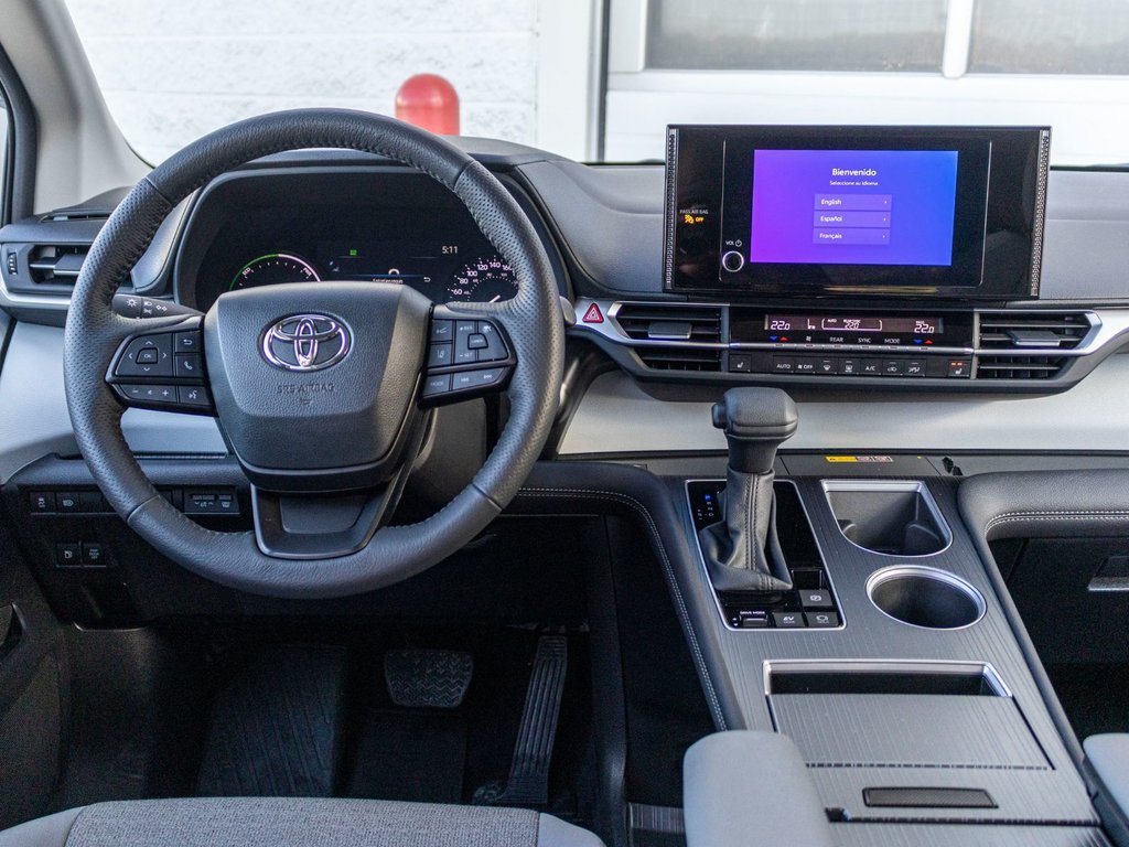 Toyota Sienna hybride LE AWD **JAMAIS ACCIDENTÉ+CARPLAY+CAMÉRA** 2025 à Saint-Jérôme, Québec - 8 - w1024h768px