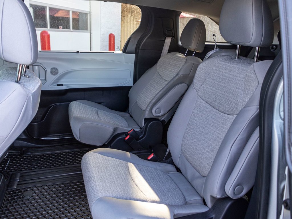 Toyota Sienna hybride LE AWD **JAMAIS ACCIDENTÉ+CARPLAY+CAMÉRA** 2025 à Saint-Jérôme, Québec - 30 - w1024h768px